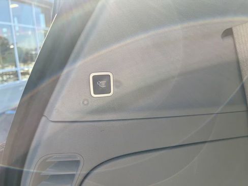 Used 2020 Chrysler Pacifica Touring-L image 11