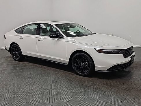 New 2025 Honda Accord SE image 2