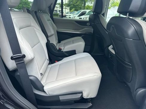 New 2026 Lincoln Navigator Reserve AWD/4WD image 16