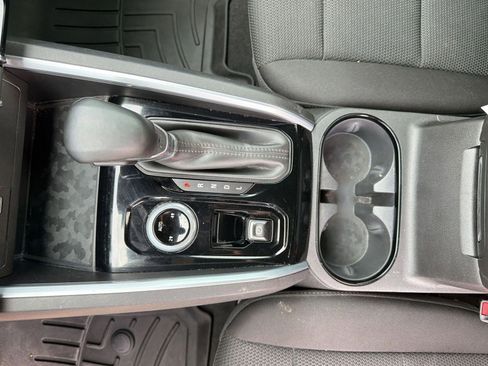 Used 2024 Chevrolet Colorado LT w/ LT Convenience Package AWD/4WD image 17