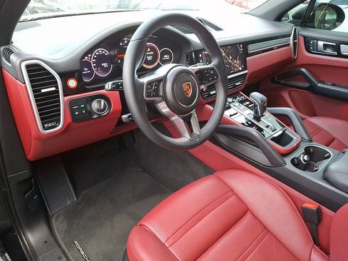 Used 2022 Porsche Cayenne AWD/4WD image 9