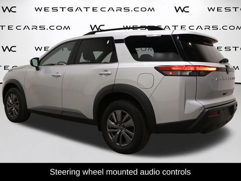 Used 2024 Nissan Pathfinder SV image 5