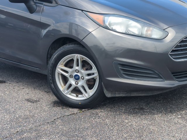 Used 2017 Ford Fiesta SE FWD image 2
