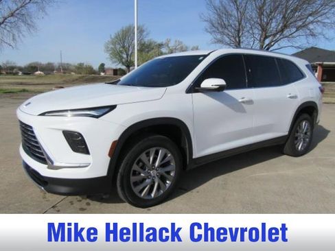 Used 2025 Buick Enclave Preferred image 2