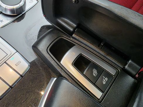 Used 2013 Mercedes-Benz SL 550 image 21