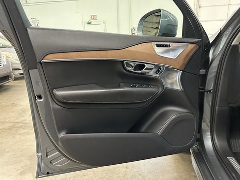 Used 2016 Volvo XC90 T8 Inscription w/ Vision Package image 25