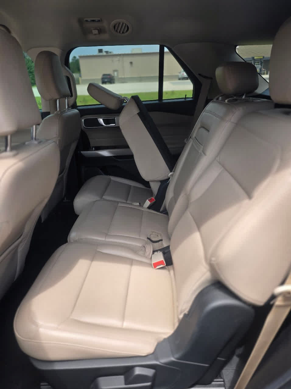 Used 2021 Ford Explorer XLT w/ Equipment Group 202A RWD image 6