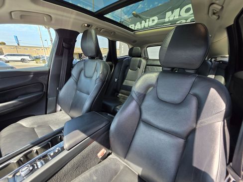 Used 2019 Volvo XC60 T6 Momentum w/ Multimedia Package image 23
