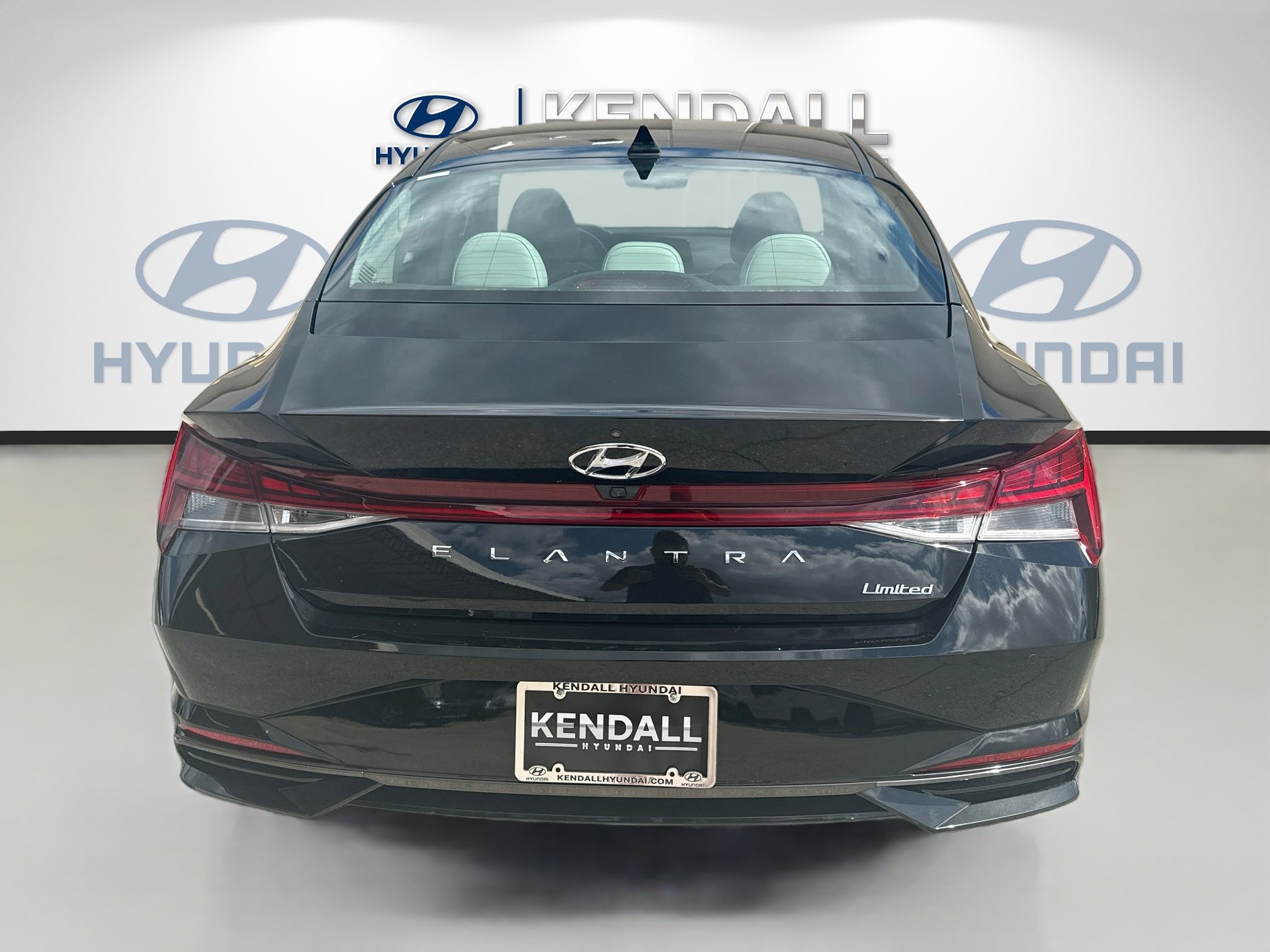 Used 2021 Hyundai Elantra Limited w/ Cargo Package FWD image 5