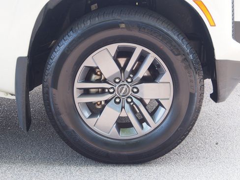 Used 2025 Nissan Frontier SV RWD image 10