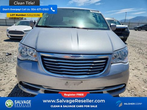Used 2016 Chrysler Town & Country Touring FWD image 7