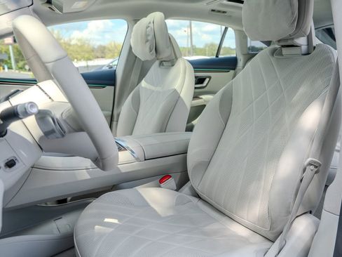 Used 2023 Mercedes-Benz EQS 580 4MATIC Sedan image 17