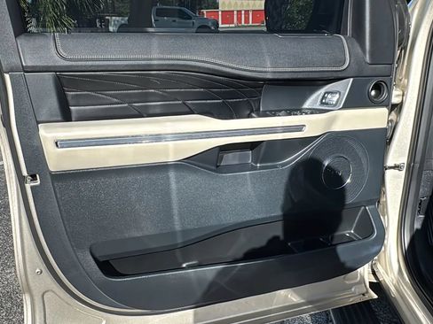 Used 2018 Ford Expedition Platinum AWD/4WD image 24