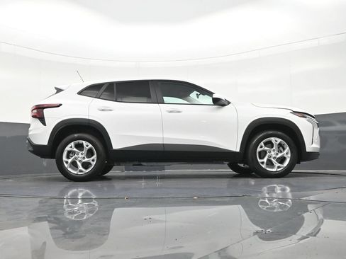 Used 2024 Chevrolet Trax LS w/ LS Convenience Package FWD image 45