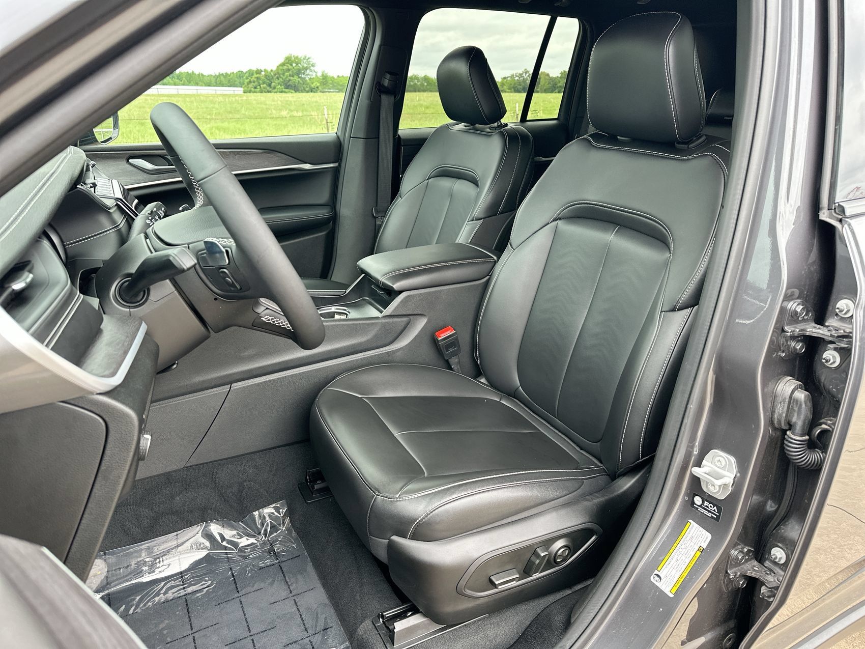 Used 2025 Jeep Grand Cherokee Limited RWD image 11