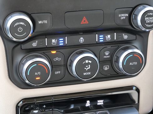 Used 2020 RAM 1500 Laramie image 22