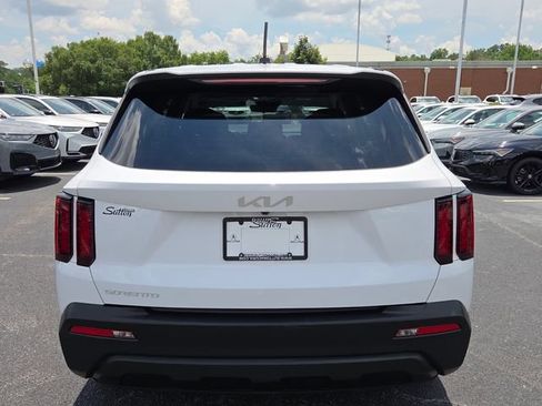 Used 2023 Kia Sorento LX FWD image 13