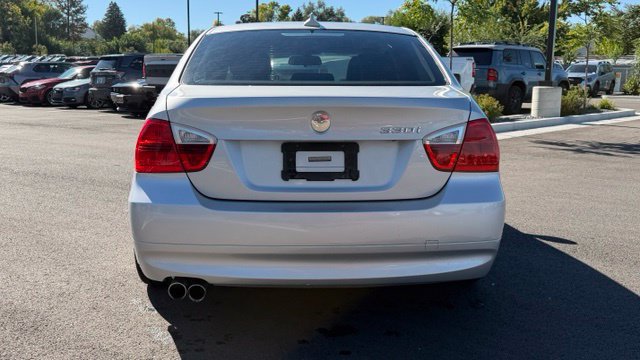 Used 2006 BMW 330i Sedan RWD image 4