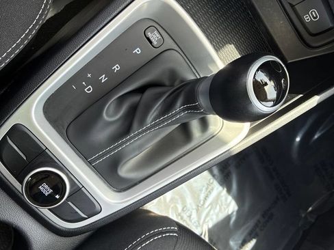 Used 2025 Hyundai Venue SEL FWD image 18