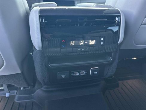 Used 2023 Jeep Wagoneer 4WD image 22