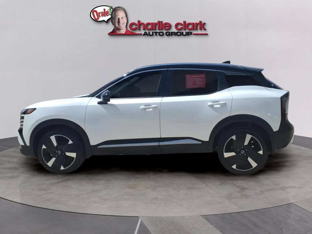 Used 2025 Nissan Kicks SR AWD/4WD image 2