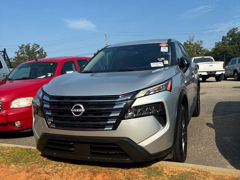 Used 2024 Nissan Rogue S FWD image 1
