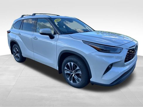Certified 2021 Toyota Highlander XLE AWD/4WD image 7