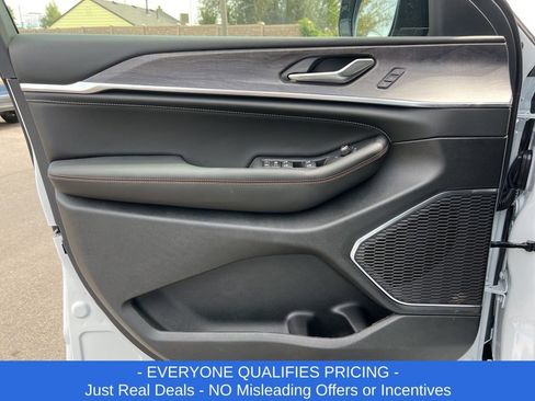 New 2025 Jeep Grand Cherokee Overland w/ Trailer Tow Package image 9