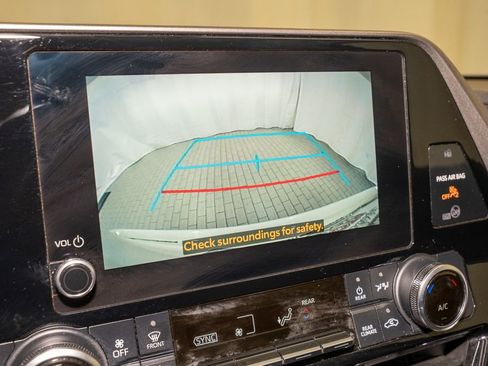 Used 2023 Toyota Highlander L image 14