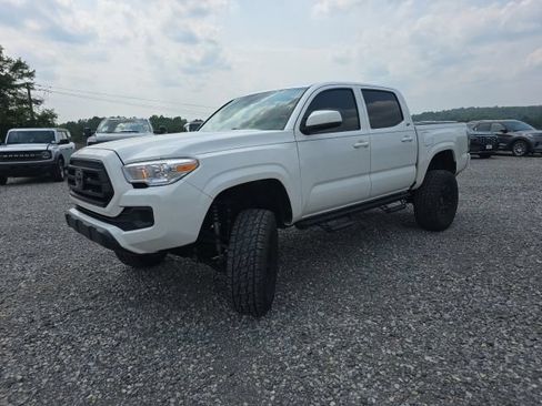 Used 2022 Toyota Tacoma SR AWD/4WD image 3