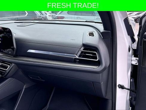 Used 2025 Chevrolet Traverse High Country FWD image 21