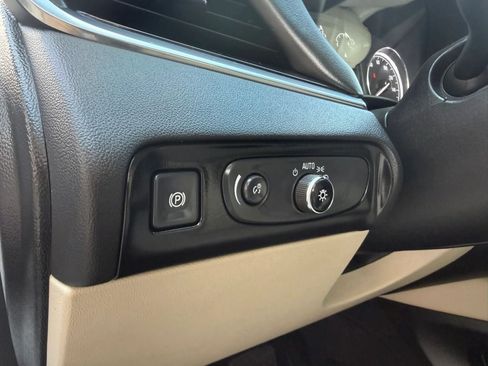 Used 2018 Buick Enclave Essence FWD image 40