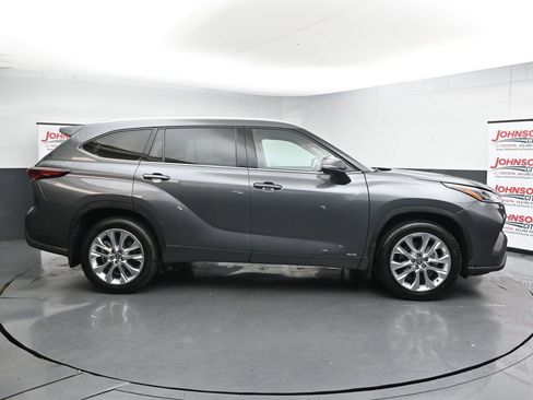 Used 2024 Toyota Highlander Limited image 9