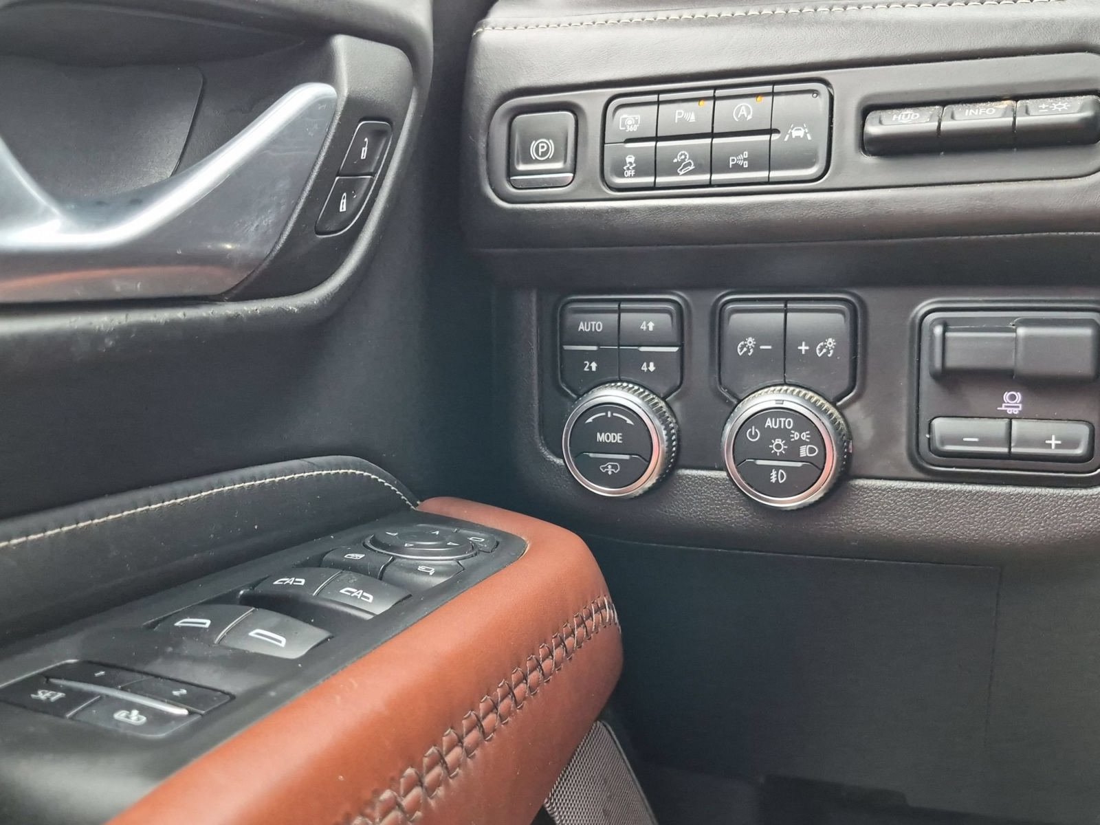 Used 2023 GMC Yukon Denali Ultimate AWD/4WD image 16