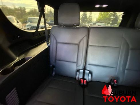 Used 2023 Chevrolet Suburban Z71 w/ Luxury Package AWD/4WD image 23