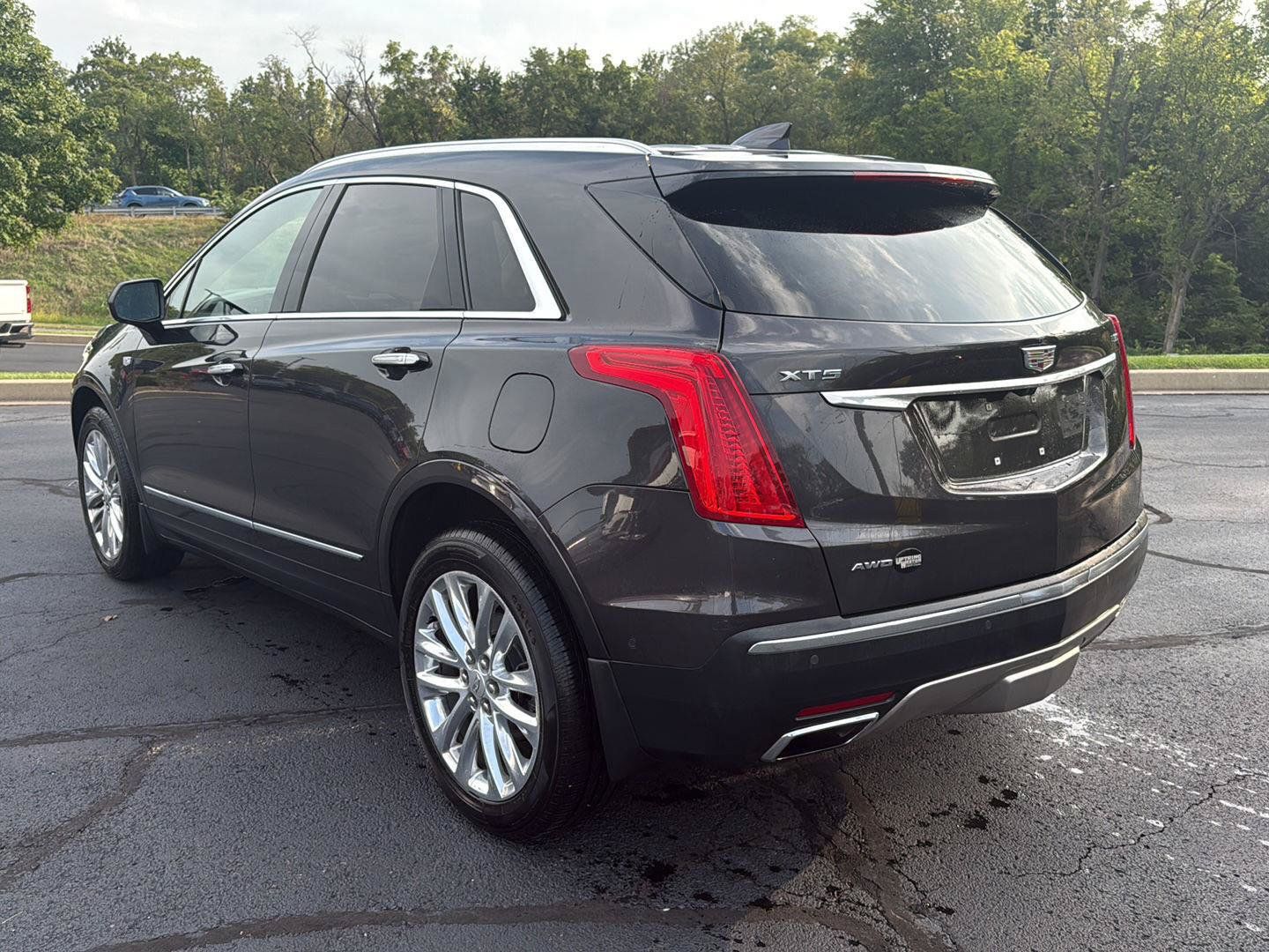 Used 2017 Cadillac XT5 Platinum w/ Driver Assist Package AWD/4WD image 3