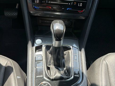 Used 2023 Volkswagen Tiguan SE AWD/4WD image 19