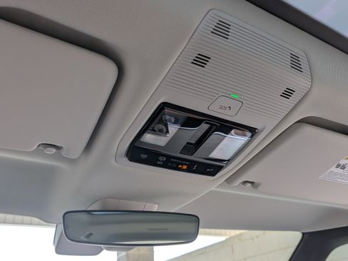 Used 2025 Volkswagen ID. Buzz Pro S Plus RWD image 34