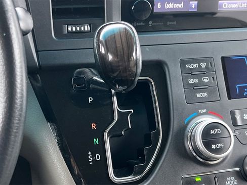 Certified 2017 Toyota Sienna XLE w/ XLE Navigation Package image 23