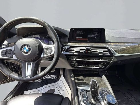 Used 2018 BMW M550i xDrive M550i xDrive AWD 4dr Sedan image 9