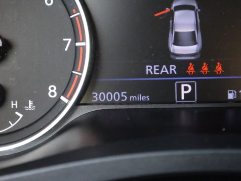 Used 2025 Nissan Altima 2.5 SV FWD image 31