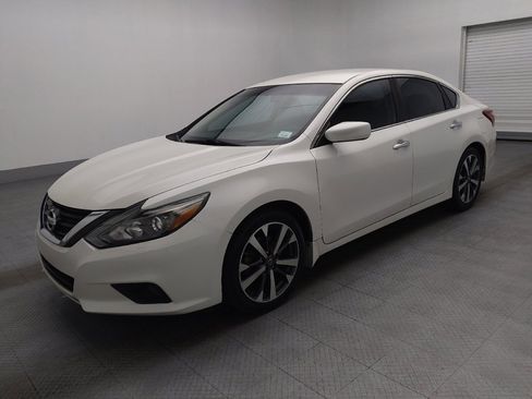 Used 2017 Nissan Altima 2.5 SR image 2