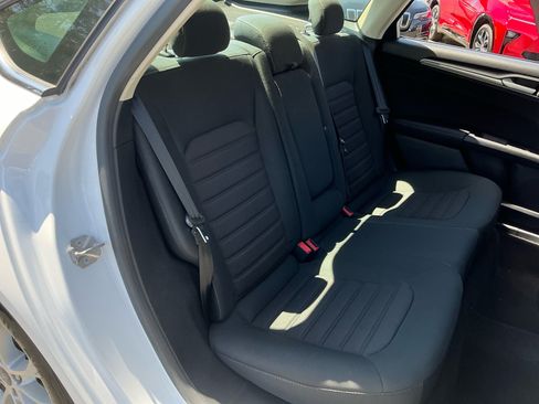 Used 2019 Ford Fusion SE FWD image 20