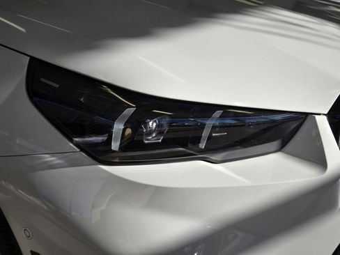 Used 2025 BMW M5 w/ Carbon Package image 8