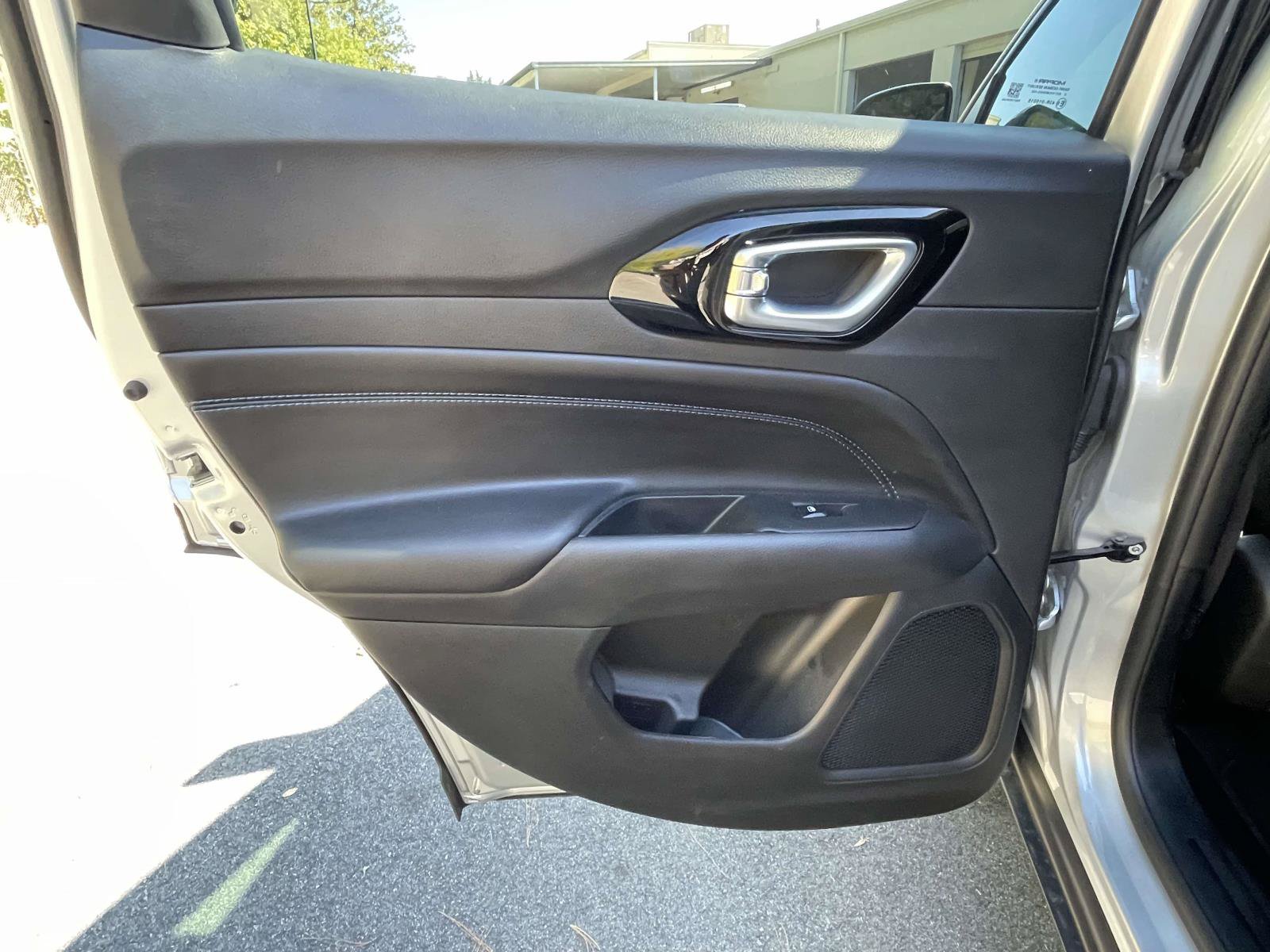 Used 2026 Jeep Compass Latitude AWD/4WD image 13