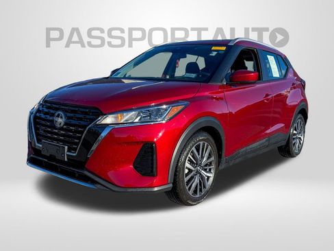 Used 2023 Nissan Kicks SV image 2