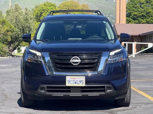 Used 2022 Nissan Pathfinder SV FWD image 2