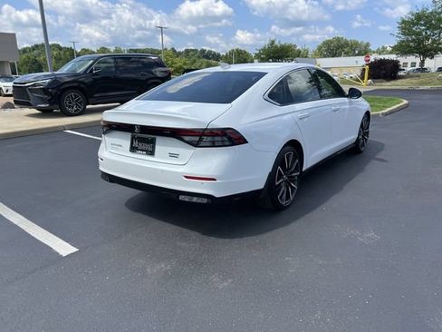 Used 2025 Honda Accord Touring image 3