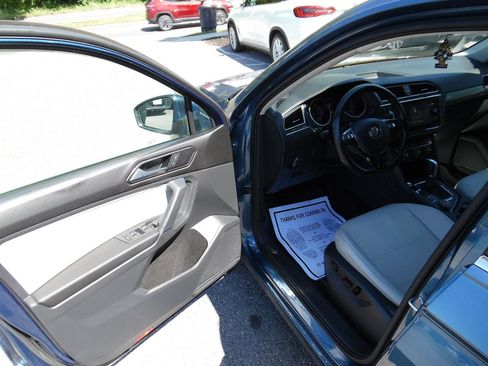 Used 2018 Volkswagen Tiguan SE AWD/4WD image 10
