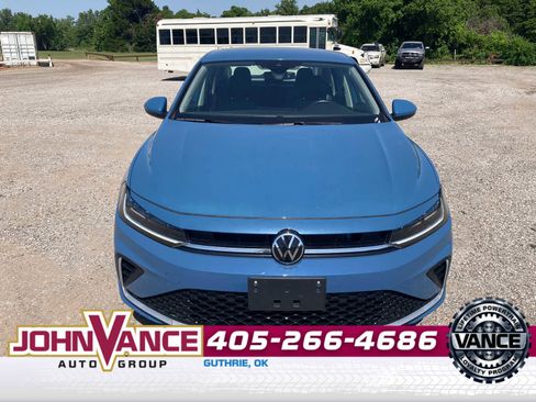 Used 2025 Volkswagen Jetta SE FWD image 10